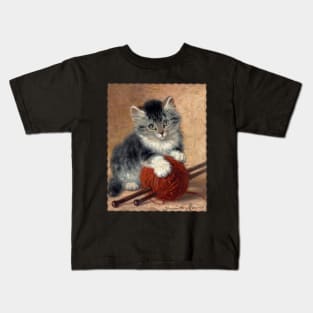 Kitten with a ball of wool Kids T-Shirt